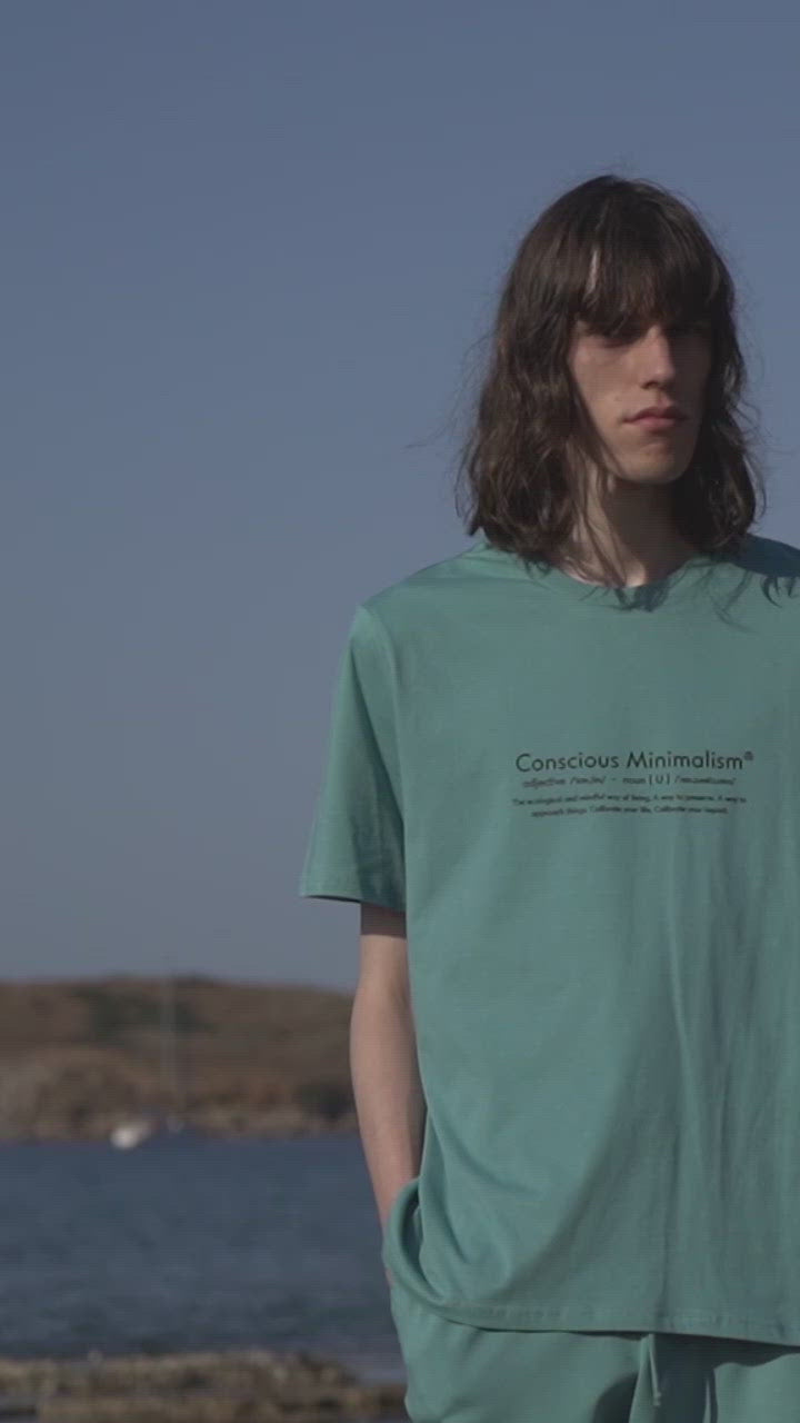 T-shirt με τύπωμα "Conscious Minimalism" | Blue Marble Tree