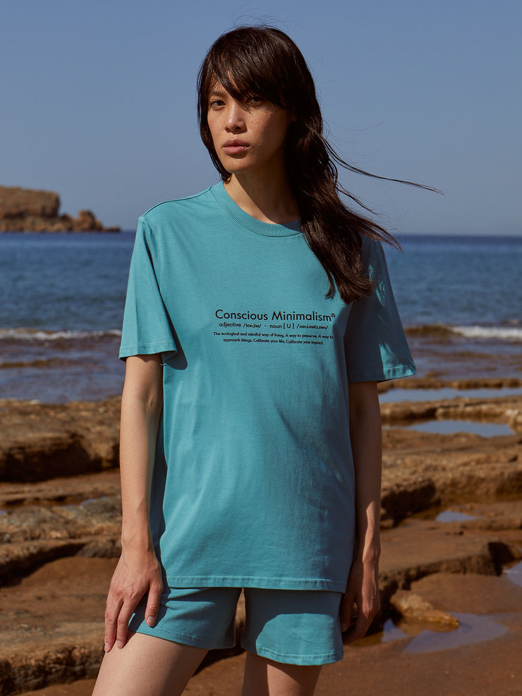 T-shirt με τύπωμα "Conscious Minimalism" | Blue Marble Tree