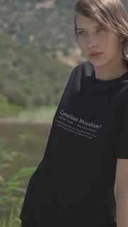 T-shirt με τύπωμα "Conscious Minimalism" | Black Pepper